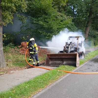 FW-Schermbeck: Radlader brannte