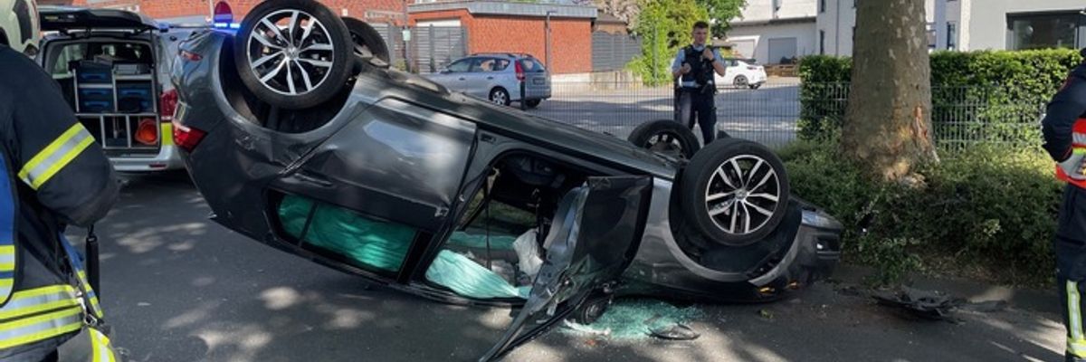 FW Dinslaken: Verkehrsunfall auf der Dieselstraße