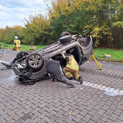 FW-Greven: Verkehrsunfall auf BAB 1 mit zwei schwer verletzten Personen.