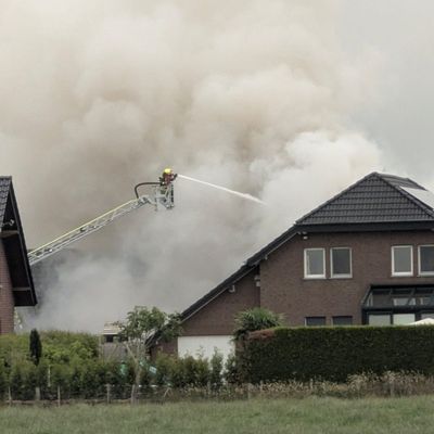 FW Selfkant: Vollbrand eines Wohnhauses: Umfangreicher Feuerwehreinsatz in Höngen