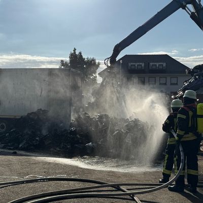 FW-OG: LKW-Brand auf der B3 - Fahrer verhindert Schlimmeres