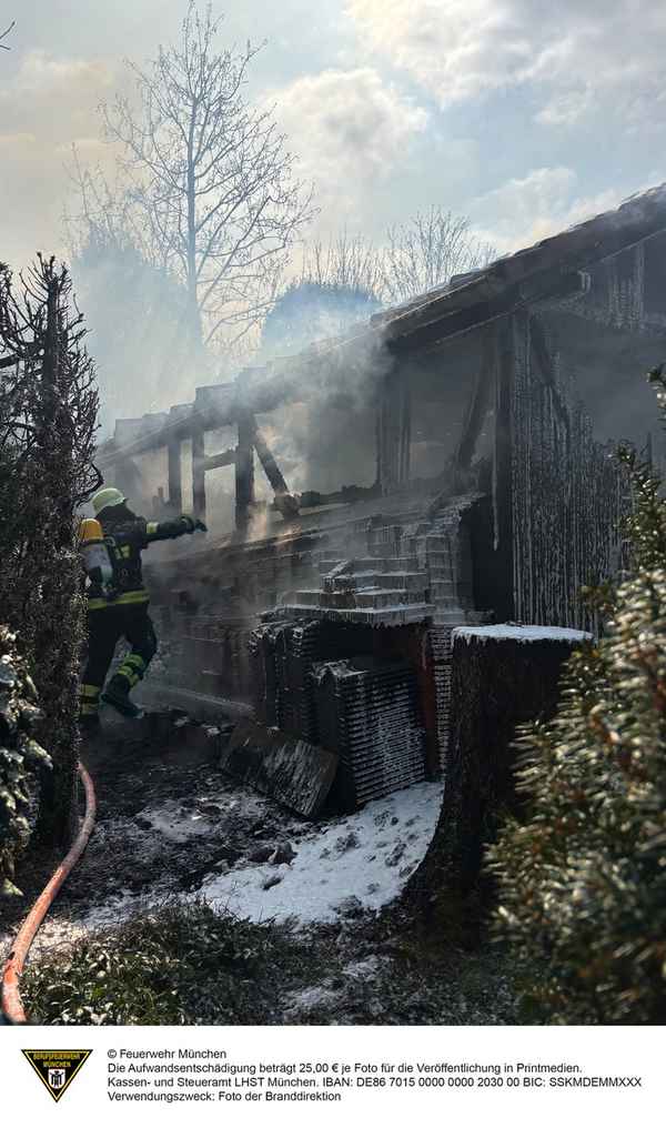 FW-M: Gartenhütte brennt nieder (Feldmoching)