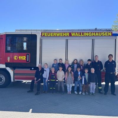 FW-AUR: Neugieriger Besuch bei der Feuerwehr