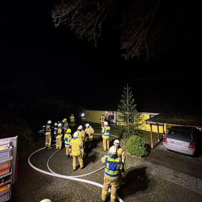 FW-OLL: Zimmerbrand in der Nacht - Hund verhindert Schlimmeres