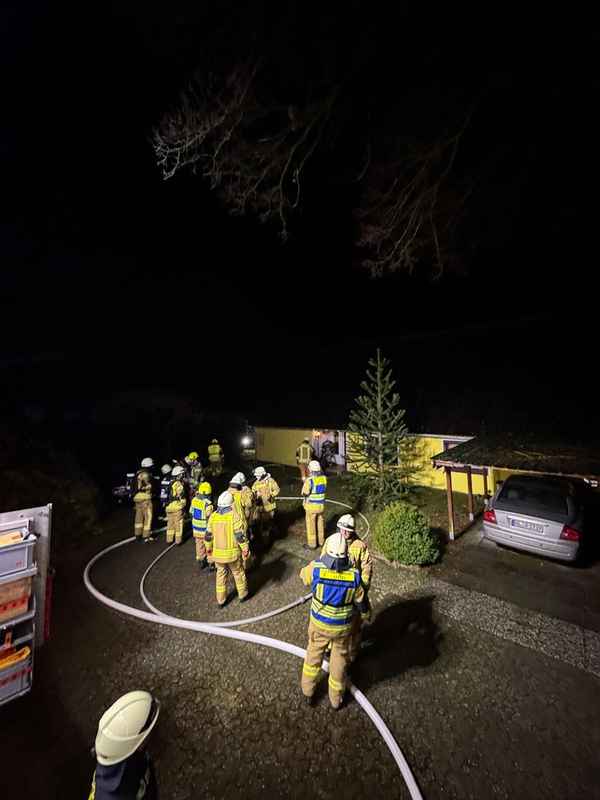 FW-OLL: Zimmerbrand in der Nacht - Hund verhindert Schlimmeres
