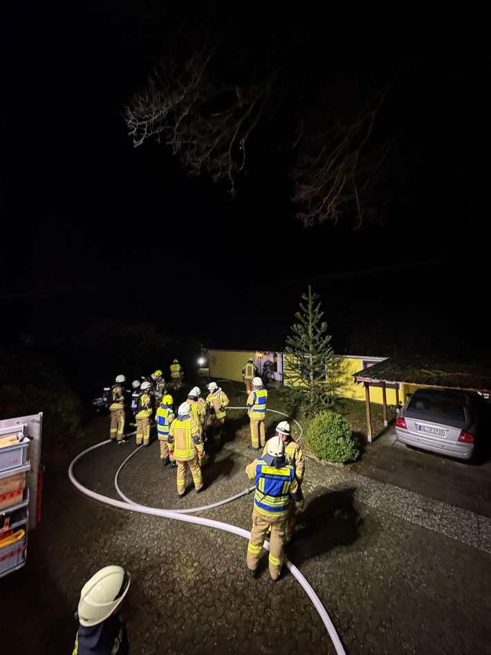 FW-OLL: Zimmerbrand in der Nacht - Hund verhindert Schlimmeres