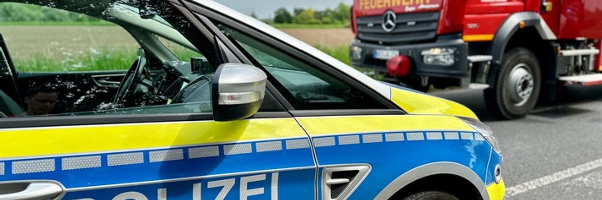 FW Alpen: Rauchender Pkw am Montagnachmittag in Veen