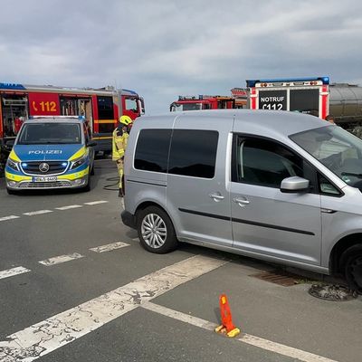 FW Alpen: Unfall mit Traktorgespann in Veen