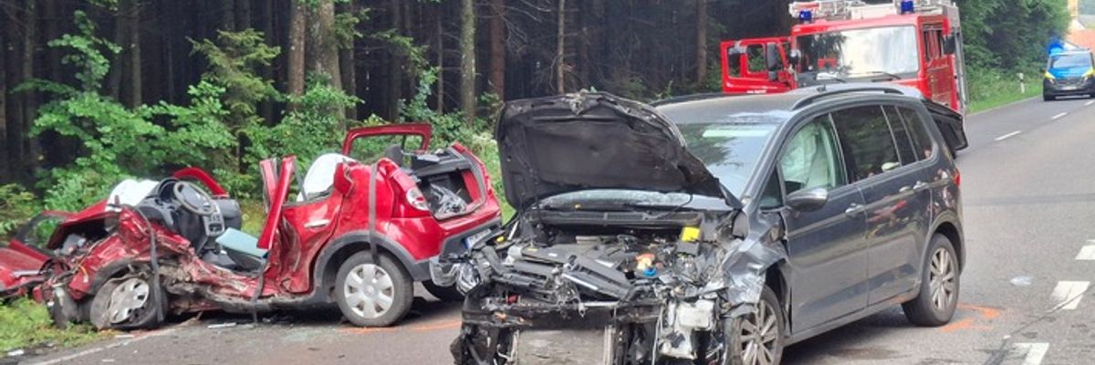 KFV-CW: Tödlicher Verkehrsunfall in Oberreichenbach / Fahrzeuge kollidieren auf Kreuzung