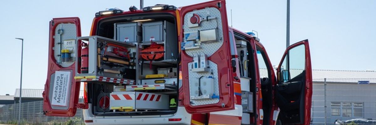 FW-KLE: Neuer CBRN-Erkunder in den Dienst gestellt - Bund stellt modernes Spezialfahrzeug für die CBRN-Gefahrenabwehr in Kleve bereit