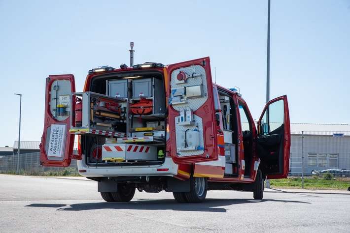 FW-KLE: Neuer CBRN-Erkunder in den Dienst gestellt - Bund stellt modernes Spezialfahrzeug für die CBRN-Gefahrenabwehr in Kleve bereit