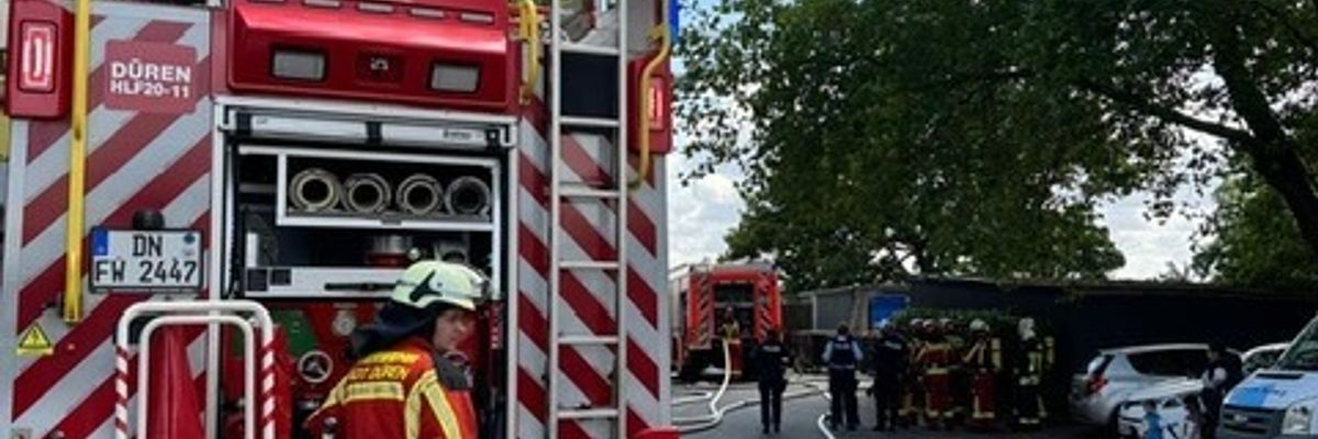 FW Düren: Feuer in Hochhaus