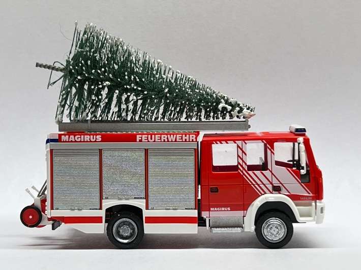 FW Beverungen: Tannenbaumsammlung der Jugendfeuerwehren Beverungen und Herstelle