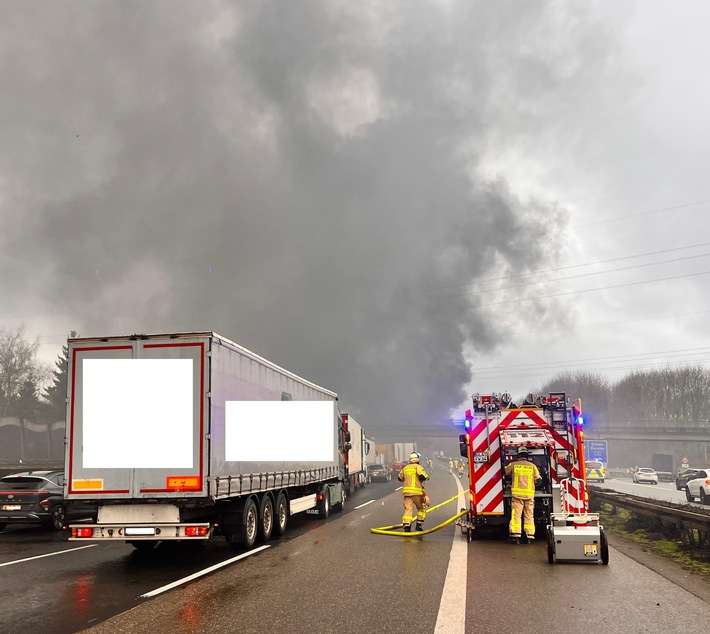 FW-GLA: Auffahrunfall auf der A2 - LKW in Vollbrand (Erstmeldung)