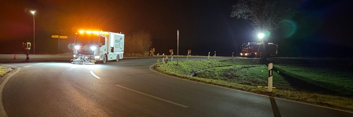 FW Flotwedel: Ölspur auf der K51 zwischen Wiedenrode und Fernhavekost fordert Feuerwehren über mehrere Stunden