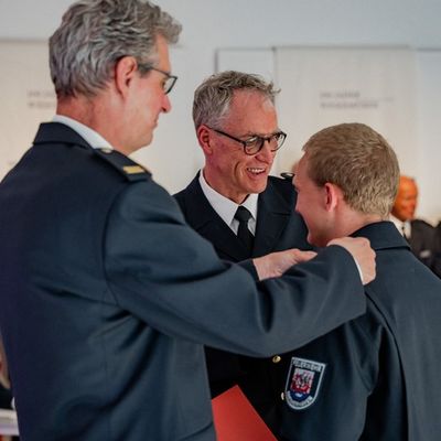 FW Bremerhaven: Große Ernennungsfeier der Feuerwehr Bremerhaven
