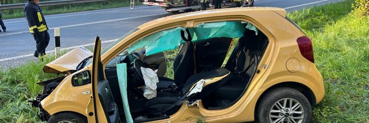 FW-OE: Verkehrsunfall mit eingeschlossener Person in Lennestadt-Meggen