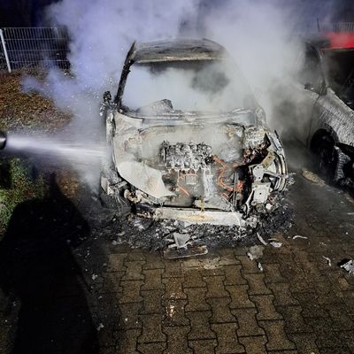 FW-MH: Fahrzeugbrand in Saarn