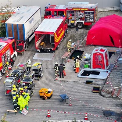 FW-OLL: Großangelegte Gefahrgutübung bei BÜFA in Altmoorhausen - Kreisgefahrgutbereitschaft des Landkreises Oldenburg trainiert den Ernstfall