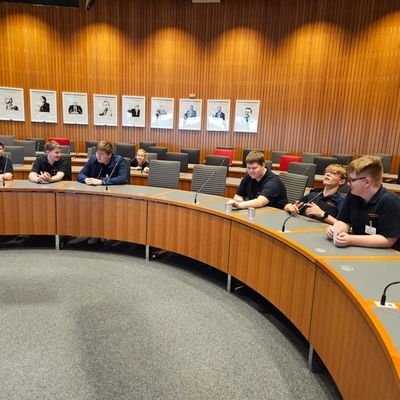 FW-WRN: Jugendfeuerwehr Werne besucht den Landtag Nordrhein-Westfalen