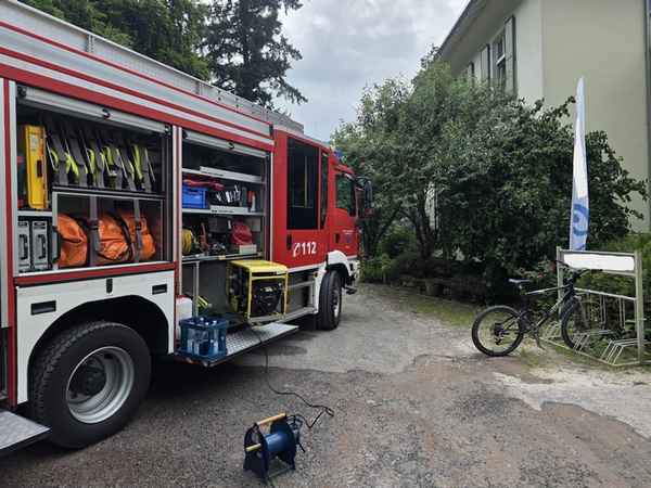 FW-AR: Bestätigter Brand in Wohnunterkunft