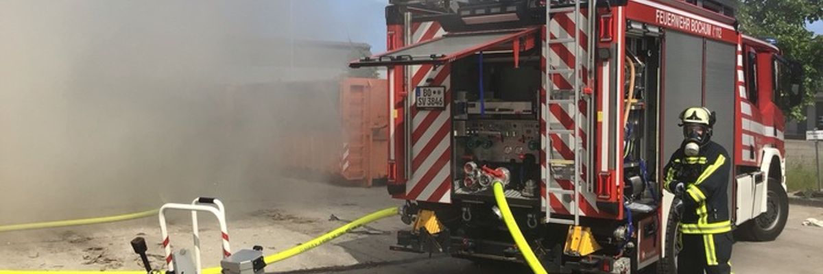FW-BO: Brand eines Großcontainers im ECO-City-Center Bochum