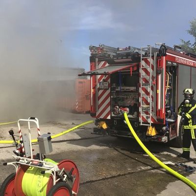 FW-BO: Brand eines Großcontainers im ECO-City-Center Bochum