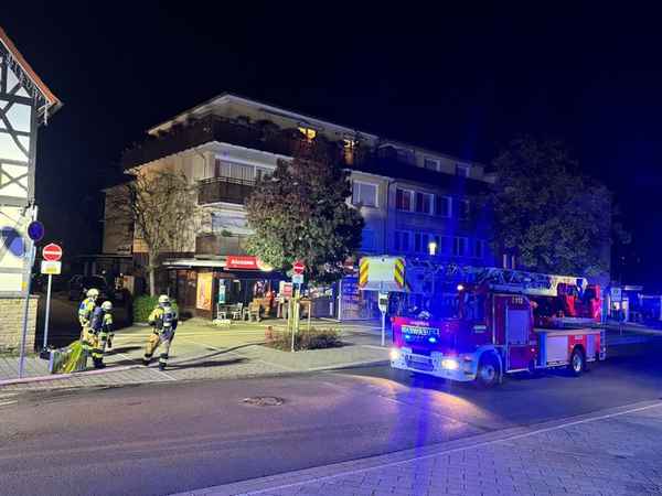 FW-EN: Feuerwehr verhindert Brandausbreitung in der Innenstadt - Keller verraucht - Bäckerei sollte brennen