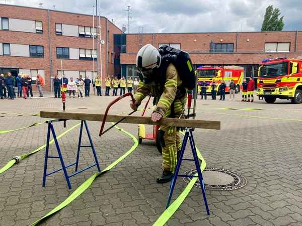 FW Ratingen: Mit Haltung und Herz - Brandamtsrat Jan Neumann verabschiedet sich in den Ruhestand