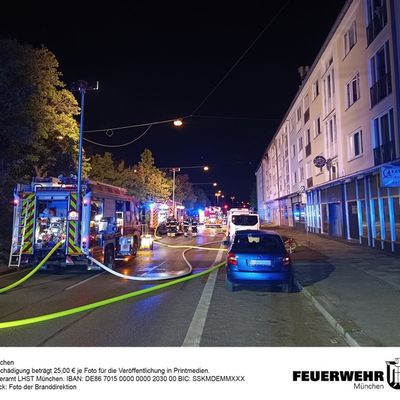 FW-M: Ausgedehnter Wohnungsbrand in Mehrfamilienhaus (Neuharlaching)