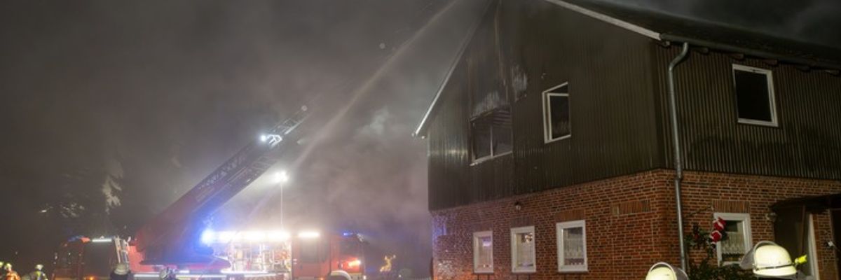 FW-RD: Feuer im Mehrfamilienhaus in Emkendorf