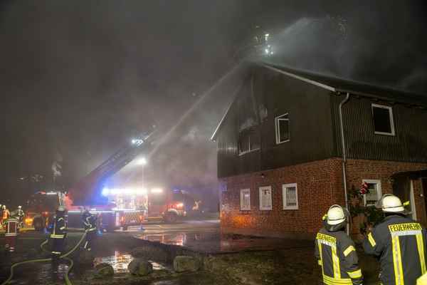 FW-RD: Feuer im Mehrfamilienhaus in Emkendorf