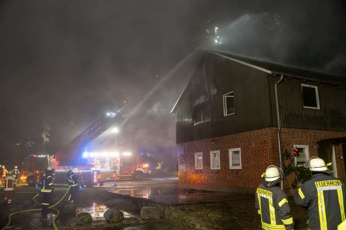 FW-RD: Feuer im Mehrfamilienhaus in Emkendorf