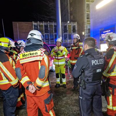 FW Düren: Zimmerbrand in Gewerbeobjekt am Kaiserplatz