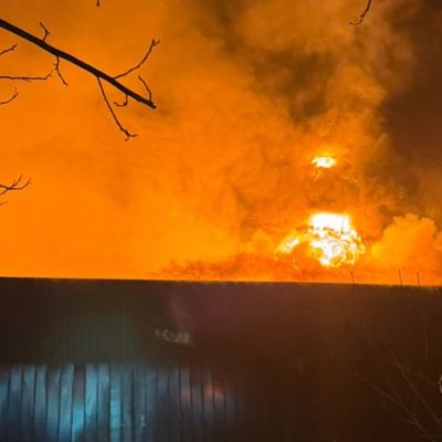 FW Minden: Großbrand einer Lagerhalle beschäftigt die Feuerwehr zwei Tage