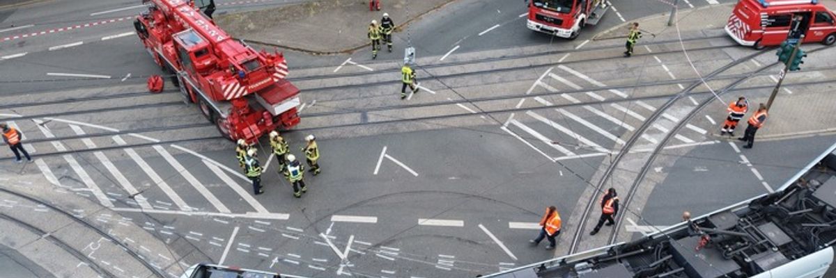 FW-BO: Straßenbahnentgleisung mit Verletzten in Bochum-Mitte