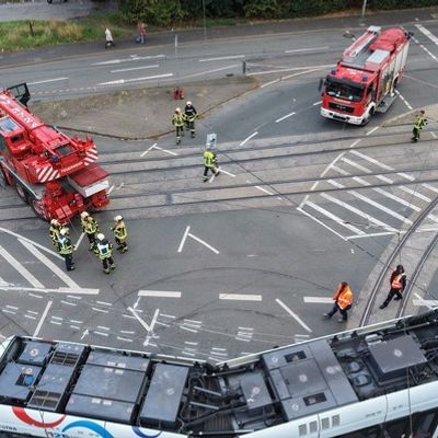 FW-BO: Straßenbahnentgleisung mit Verletzten in Bochum-Mitte