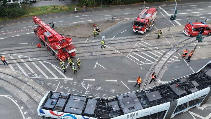FW-BO: Straßenbahnentgleisung mit Verletzten in Bochum-Mitte
