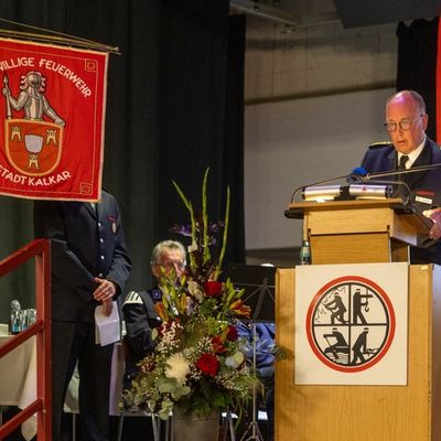 Feuerwehr Kalkar: Zweimal 100 Jahre Feuerwehrgeschichte - Stadtfeuerwehrfest in Kalkar mit hochrangigen Ehrengästen gefeiert