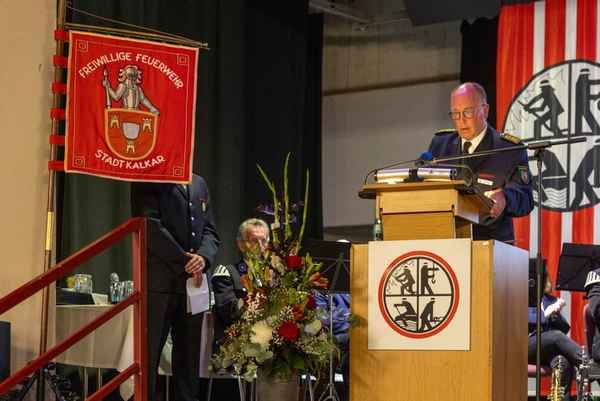 Feuerwehr Kalkar: Zweimal 100 Jahre Feuerwehrgeschichte - Stadtfeuerwehrfest in Kalkar mit hochrangigen Ehrengästen gefeiert