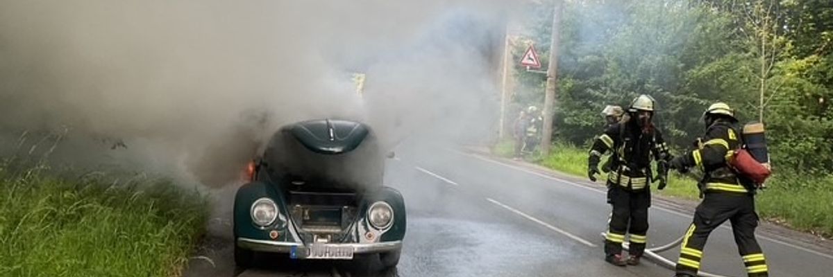 FW-DO: VW Käfer brannte völlig aus