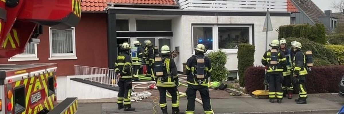 FW-DO: Wäschetrockner im Keller brennt - Eine Person mit Rauchgasvergiftung ins Krankenhaus