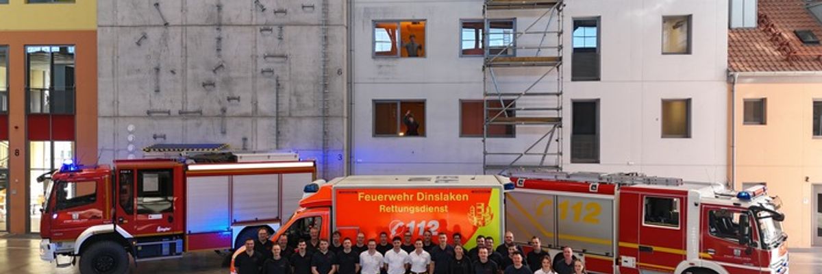 FW Dinslaken: Feuerwehr Dinslaken trainiert am Institut der Feuerwehr in Münster