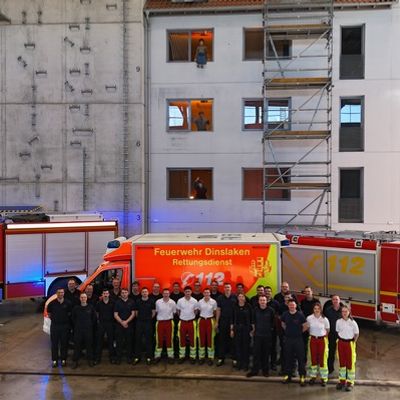 FW Dinslaken: Feuerwehr Dinslaken trainiert am Institut der Feuerwehr in Münster