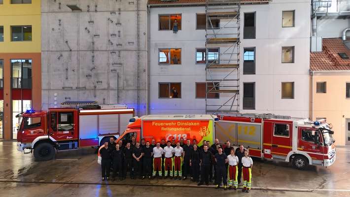 FW Dinslaken: Feuerwehr Dinslaken trainiert am Institut der Feuerwehr in Münster