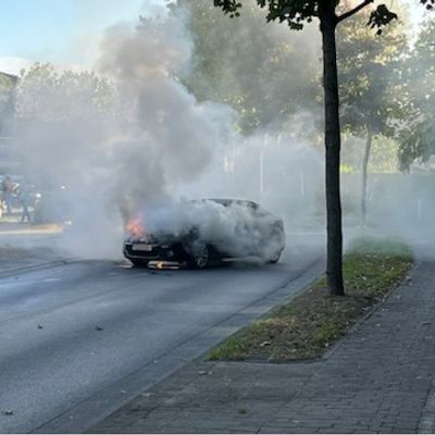 FW Rheurdt: PKW brennt im Motorraum