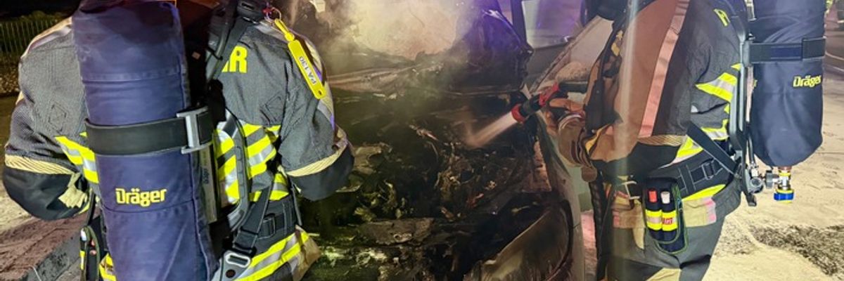 FW Hünxe: Brand an Tankstelle - Feuerwehreinsatz auf Rastplatz