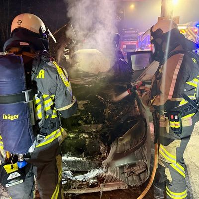 FW Hünxe: Brand an Tankstelle - Feuerwehreinsatz auf Rastplatz