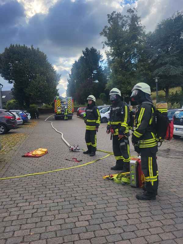 FW-EN: Gemeldeter Wohnungsbrand mit mehrfacher Menschenrettung