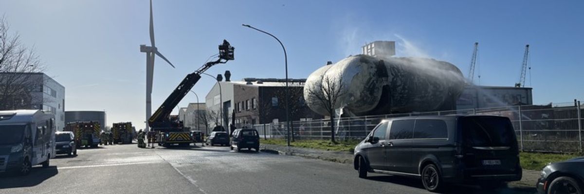 FW Bremerhaven: Feuer nach Schweißarbeiten